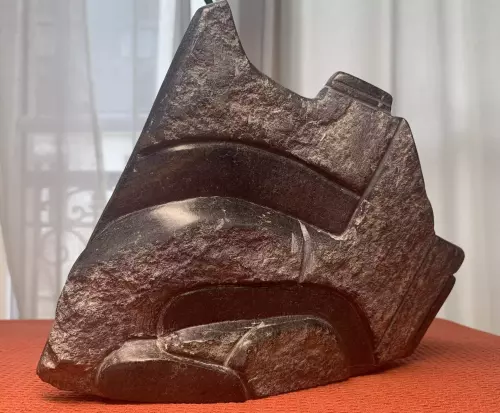 Sculpture serpentine Broken lines